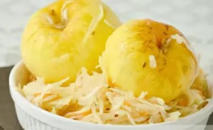 Капуста с яблоками на зиму в банках
