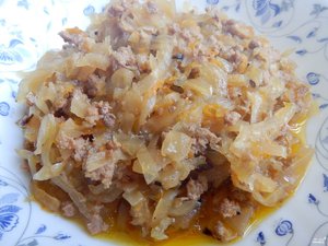 Капуста тушеная с фаршем и рисом