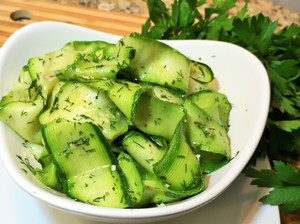 Простые салаты из кабачков