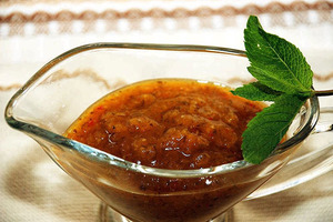 Ткемали c грецкими орехами