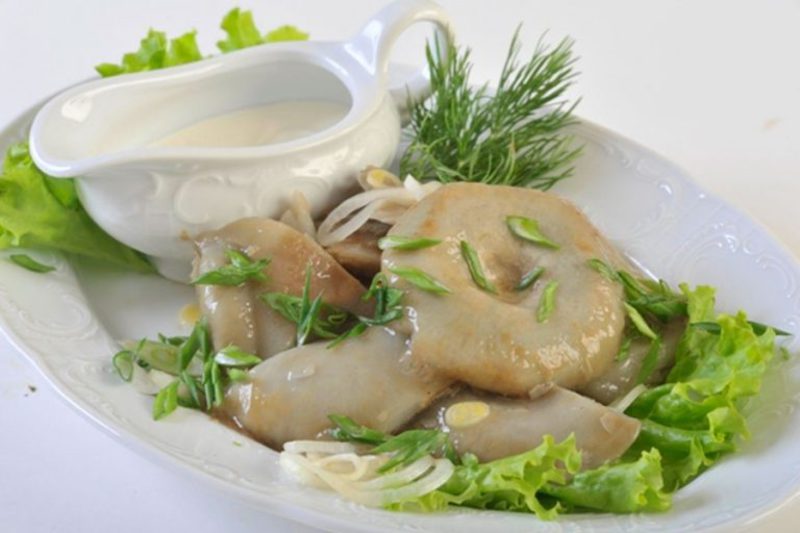 Маринованные и соленые грузди с чесноком