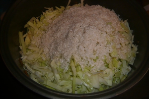 Как вкусно потушить капусту в мультиварочной чаше со  свининой, курицей