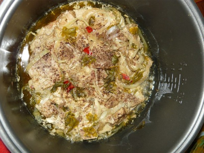 Как вкусно потушить капусту в мультиварочной чаше с грибами, черносливом