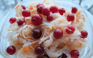 Капуста с брусникой