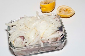 Маринованный лук в уксусе