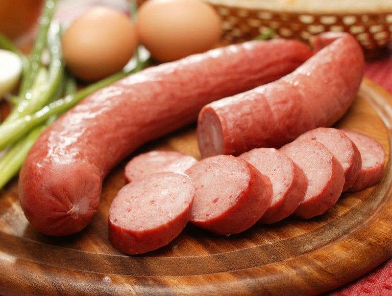 Как быстро и вкусно коптить колбасу