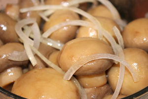 Пикантная закуска с луком