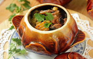Картофель с лисичками в горшочке